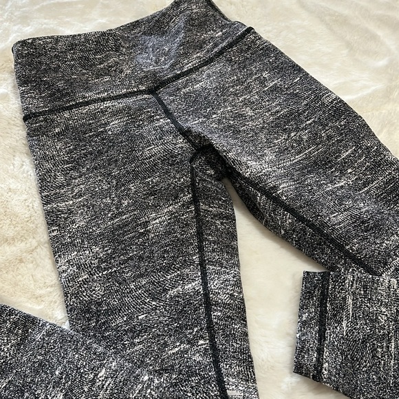 Lululemon Raw Edge Legging - Picture 2 of 10